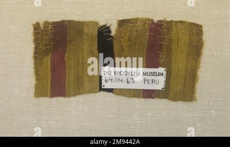 Textile Fragment, undetermined Chimú. , 1000-1400. Cotton, camelid fiber, (15.0 x 7.0 cm).   Arts of the Americas 1000-1400 Stock Photo