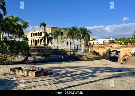 Plaza de Espana with Alcazar de Colon and Fuerte el Invencible, Santo Domingo, Dominican Republic, Caribbean, Central America Stock Photo