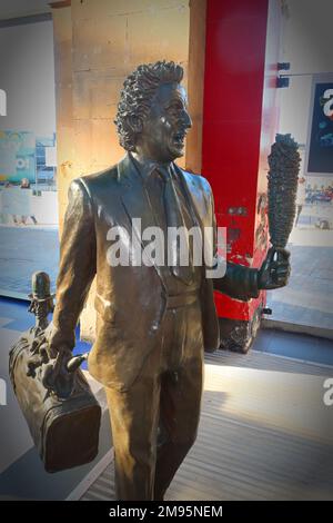 Ken Dodd statue by Tom Murphy, with tickling stick at Liverpool Lime Street railway station, Merseyside, England, UK, L1 1JD Stock Photo