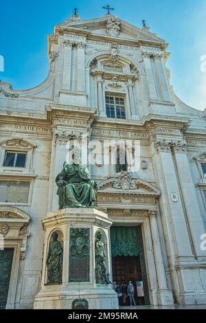 The monument to Pope Sixtus V in front of the facade of the Sanctuary of the Santa Casa di Loreto. Loreto, Ancona province, Marche, Italy, Europe Stock Photo