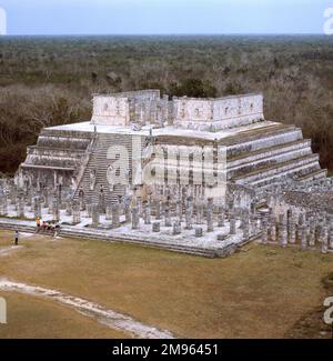 the TEMPLE OF THE WARRIORS in CHICHEN ITZA, Yucatan. This pyramid is a remain of the Maya civilization. Stock Photo