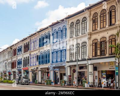 Traditional shophouses on Tg Pagar Rd and CBD office towers in the ...