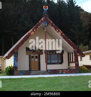 A Maori Marae or meeting house in Wairoa, Gisborne, North Island, New Zealand.  It is decorated with traditional Maori sculptures. Stock Photo