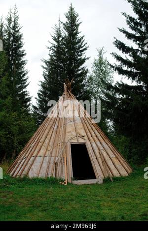 A summer dwelling of the Khanty tribe on display at the open air Okrug Ethnographic Museum (Torum Maa) in Khanty Mansiysk, Western Siberia, Russia. Stock Photo