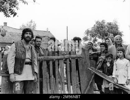 ALAN BATES on set location candid in Hungary during filming of THE FIXER 1968 director JOHN FRANKENHEIMER novel Bernard Malamud screenplay Dalton Trumbo music Maurice Jarre costume design Dorothy Jeakins John Frankenheimer Productions Inc. / Edward Lewis Productions / Metro Goldwyn Mayer (MGM) Stock Photo