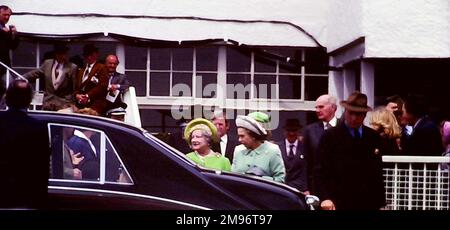 Her Majesty Queen Elizabeth II with HM Queen Elizabeth The Queen Mother, at the Epsom Derby, 1977. They walk towards the Royal Car, a Rolls-Royce Phantom Landaulette. The Derby Stakes, also known as the Epsom Derby or the Derby, takes place at  Epsom Downs Race Course, Epsom, Surrey, England, UK. Archival photo. Stock Photo