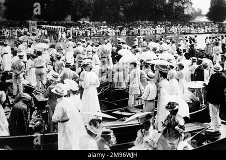 The crowded river during the Henley Regatta. Fashionable ladies and men pack the river to see the races. early 1900's Stock Photo