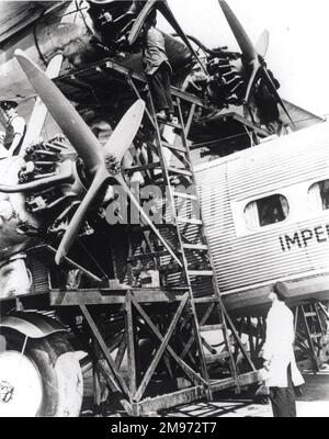 Handley Page HP42W, G-AAXC, Heracles, engine maintenance. Stock Photo