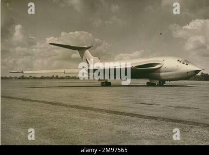 Handley Page Victor first prototype, WB771, prior to take-off from Radlett for a demonstration flight for the Secretary of the US Air Force, Harold E. Talbott, high ranking US officers and the UK Air Minister, Lord de L’Isle and Duiley. 18 August 1953. Stock Photo