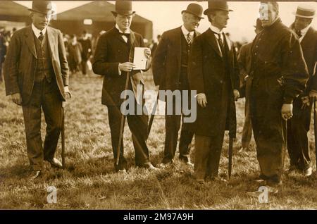 Winston Churchill, Mr McKenna, Lord Montagu and Claude Grahame-White at the Parliamentary aerial demonstration held at Hendon in May 1911. It was on this occasion that Mr Balfour and Mr McKenna flew with Mr Grahame-White. Stock Photo