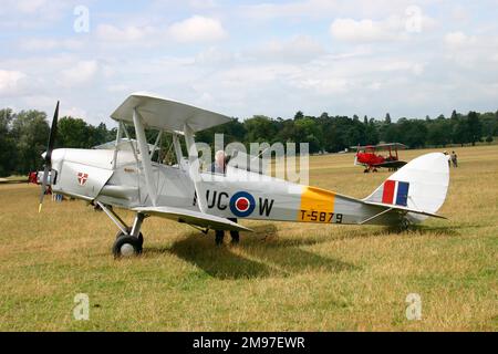 De Havilland DH 82 Tiger Moth, the RAF's standard primary trainer throughout the war years - Photo Hugh W Cowin. Stock Photo