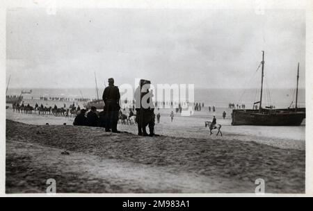 WW1 - French soldiers on the beach at De Panne, a town and a municipality located on the North Sea coast of the Belgian province of West Flanders on the border with France - November 1914. Stock Photo