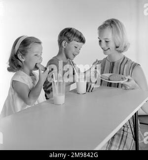 Advertisement for McVitie biscuits -- models posing as mother and two children (Jane Hancock, Merrill Colbrook and John Moulder Brown). Stock Photo