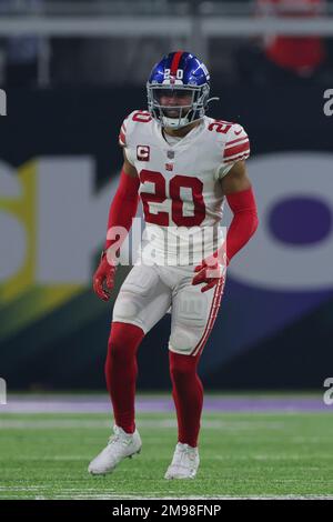 New York Giants safety Julian Love (20) defends against the Washington  Commanders during an NFL football game Sunday, Dec. 4, 2022, in East  Rutherford, N.J. (AP Photo/Adam Hunger Stock Photo - Alamy