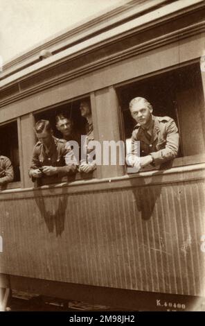 Soldiers on a train, leaving for the Western Front, during the First World War.  On the right is Albert Auerbach of the Royal Fusiliers, who was killed in action on the Somme on 1 September 1918. Stock Photo