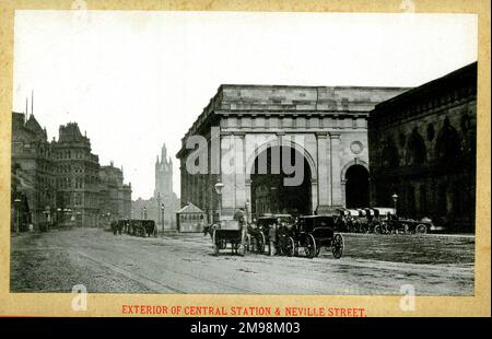 Newcastle Upon Tyne - Exterior of Central Station and Neville Street. Stock Photo