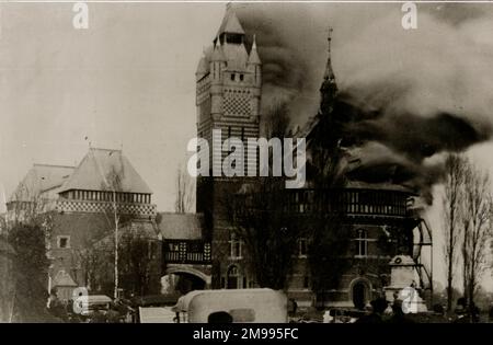 Shakespeare Memorial Theatre in Stratford-on-Avon, Warwickshire, destroyed by fire on 6 March 1926. Stock Photo