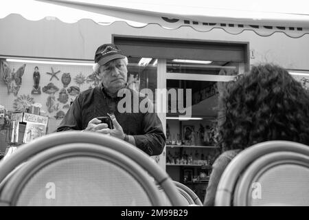 Restaurant owner takes a customers order in Sorrento Stock Photo