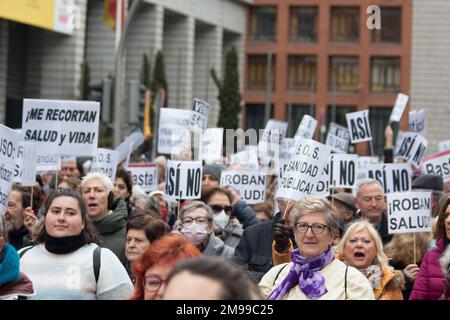 Madrid, Madrid, Spain. 15th Jan, 2023. A moment of the view.Thousands of people march for protest against the privatization of Public Healthcare system in Madrid. (Credit Image: © Jorge Gonzalez/Pacific Press via ZUMA Press Wire) EDITORIAL USAGE ONLY! Not for Commercial USAGE! Stock Photo