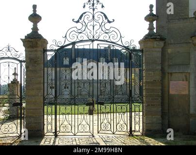 The HQ was set up on 9 June 1944. On 12 June he met Winston Churchill and Field Marshal Smuts there, on 14  June Charles de Gaulle & on 16 June King George VI. Montgomery had a caravan in the grounds. Stock Photo