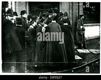 Nurses waiting with police, Sidney Street Siege, London. Stock Photo