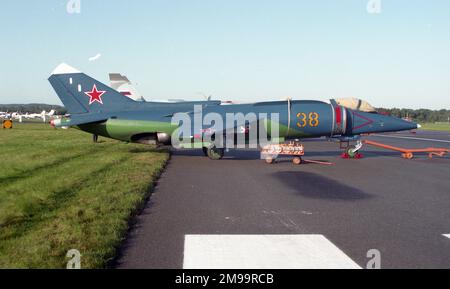 Farnborough 92Farnborough 92 - Russian Naval Aviation (Aviatsiya Voenno-morskovo Flota Rossii) - Yakovlev Yak-38M - 'Yellow 38'. Stock Photo