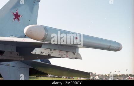 Su 92 Farnborough 92 - Sukhoi Su-35 'Blue 703' Stock Photo - Alamy