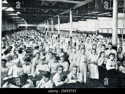 Women workers at lunchtime at the Cadbury's Cocoa and Chocolate Factory, Bournville, Birmingham. Stock Photo