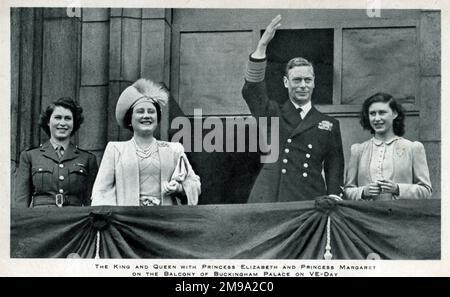 The Royal Family on the Buckingham House balcony, VE Day 1945. Stock Photo