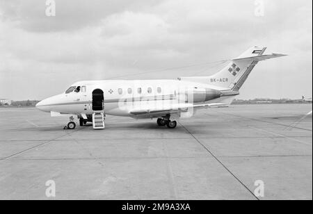 Hawker Siddeley HS.125-400A/731 9K-ACR (msn 25238) of Gulf International Group, at London Heathrow Airport. Stock Photo