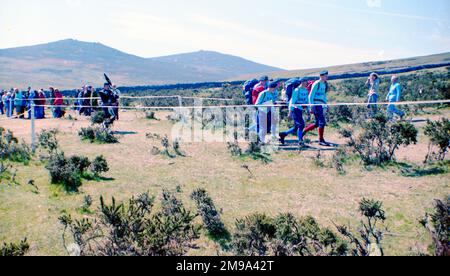 RAF Halton Apprentices competing in the 1977 Ten Tors cross-country team march. - A 126th entry team marching in Stock Photo