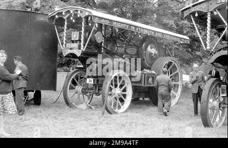 Fowler showmans Road Locomotive, regn. FX6661, number 15657