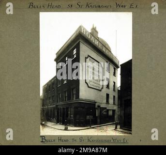 Photograph of Bulls Head PH, East Smithfield (Old), London. The main side of the print (shown here) depicts: Corner on view of the pub.  The back of the print (available on request) details: Nothing for the Bulls Head, East Smithfield (Old), London E1W 1LA. As of July 2018 . Damaged by enemy action then partially rebuilt Stock Photo