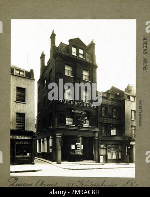 Photograph of Queens Arms, Knightsbridge, London. The main side of the print (shown here) depicts: Left Face on view of the pub.  The back of the print (available on request) details: Nothing for the Queens Arms, Knightsbridge, London SW1X 7RN. As of July 2018 . Demolished Stock Photo