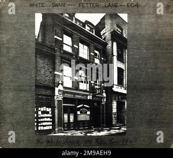 Photograph of White Swan PH, Holborn (Old), London. The main side of the print (shown here) depicts: Left Face on view of the pub.  The back of the print (available on request) details: Nothing for the White Swan, Holborn (Old), London EC4A 1ES. As of July 2018 . Demolished and new pub built Stock Photo