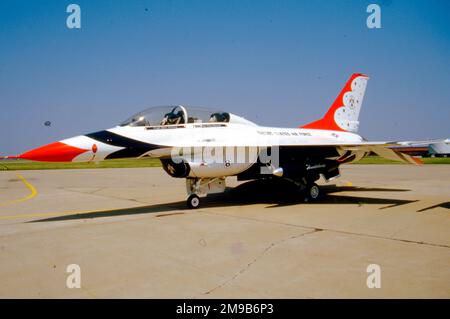 United States Air Force (USAF) - General Dynamics F-16A Fighting Falcon 'Thunderbird 8', of the Thunderbirds aerobatic team. Stock Photo