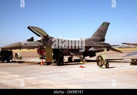 Base Code Sw Usaf General Dynamics F-16C of the USAF Stock Photo - Alamy