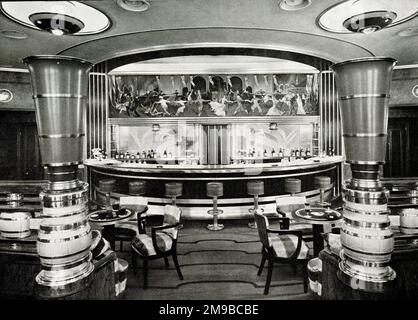 RMS Queen Mary, Observation Lounge and Cocktail Bar under the Bridge Stock Photo
