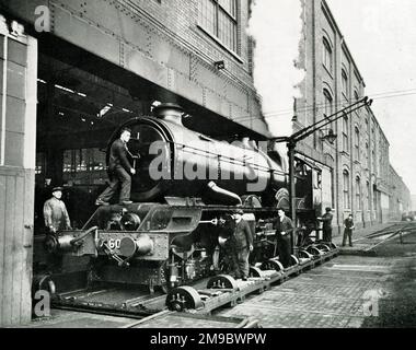 Finishing touches to Great Western Railway locomotive at Swindon Works Stock Photo