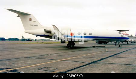 Japan Air Self Defence Force - Gulfstream IV 75-3252 (msn 1271) Stock Photo