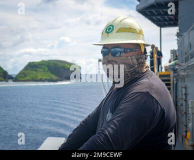 APRA HARBOR, Guam (May 16, 2022) - Military Sealift Command civil service mariner Tuaina Togotogo, the ship’s bosun, assigned to the Emory S. Land-class submarine tender USS Frank Cable (AS 40), prepares for sea and anchor, May 16, 2022. Frank Cable has returned from conducting expeditionary maintenance and logistics in support of national security in the U.S. 7th Fleet area of operations. Stock Photo