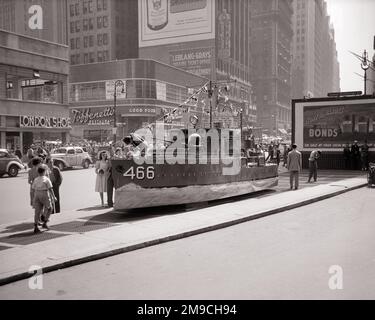 1940s US NAVY DESTROYER MOCKUP ACTS AS RECRUITING STATION BESIDE BUY WAR BONDS BILLBOARD POSTER DURING WW2 TIMES SQUARE NYC USA - q42277 CPC001 HARS PEDESTRIANS B&W BOND FREEDOM MIDTOWN PEDESTRIAN HOME FRONT ADVENTURE NAVAL EXCITEMENT GOTHAM WORLD WARS WORLD WAR WORLD WAR TWO WORLD WAR II OPPORTUNITY NYC POLITICS FORCES NEW YORK CITIES NAVIES RECRUITING WORLD WAR 2 DESTROYER NEW YORK CITY ACTS TIMES SQUARE BROADWAY YOUNG ADULT MAN YOUNG ADULT WOMAN BIG APPLE BLACK AND WHITE BURY OLD FASHIONED Stock Photo