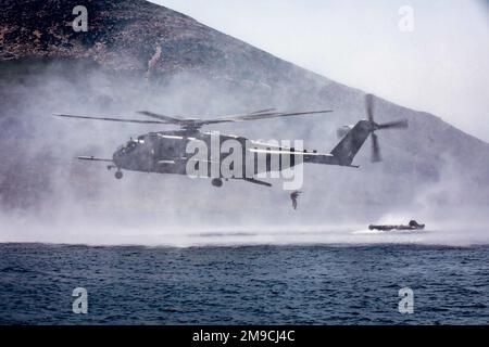 220516-N-PC065-1073   SKYROS ISLAND, Greece (May 16, 2022) – A U.S. Marine, attached to the 22nd Marine Expeditionary Unit, deployed with the San Antonio-class amphibious transport dock ship USS Arlington (LPD 24), helo casts from a CH-53E Super Stallion helicopter, assigned to Marine Medium Tiltrotor Squadron (VMM) 263 (Rein.), during joint training with Hellenic Armed Forces off the coast of Skyros Island, Greece, May 16, 2022. Arlington, with embarked 22nd Marine Expeditionary Unit, is participating in exercise Alexander the Great 2022 under the command and control of Task Force 61/2. Alexa Stock Photo