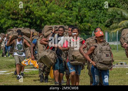 Soldiers from the Headquarter and Headquarters and Charlie Company, 100th Battalion, 442nd Infantry Regiment, U.S. Army Hawaii Reserve and French soldiers work together to evacuate locals on Huahine, French Polynesia, May 16, 2022. Marara 22 allows U.S. and partner forces to exercise humanitarian aid and disaster relief efforts and interoperability to prepare for and recover from the devastating effects of natural disasters. Stock Photo