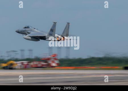 A U.S. Air Force F-15C Eagle assigned to the 123rd Fighter Squadron, Portland Air National Guard Base, Oregon, takes off during Weapons System Evaluation Program-East 22.08 at Tyndall Air Force Base, Florida, May 17, 2022. WSEP is a formal, two-week evaluation exercise designed to test a squadron’s capabilities to conduct live-fire weapons systems during air-to-air combat training missions. Stock Photo
