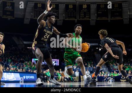 South Bend, Indiana, USA. 17th Jan, 2023. Notre Dame guard Marcus Hammond (10) drives to the basket as Florida State center Naheem McLeod (24) defends during NCAA basketball game action between the Florida State Seminoles and the Notre Dame Fighting Irish at Purcell Pavilion at the Joyce Center in South Bend, Indiana. Florida State defeated Notre Dame 84-71. John Mersits/CSM/Alamy Live News Stock Photo