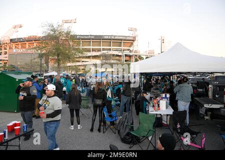 Jacksonville Jaguars fans tailgate in a parking lot outside the stadium  before an NFL football game against the Tennessee Titans, Saturday, Jan. 7,  2023, in Jacksonville, Fla. (AP Photo/Phelan M. Ebenhack Stock Photo - Alamy