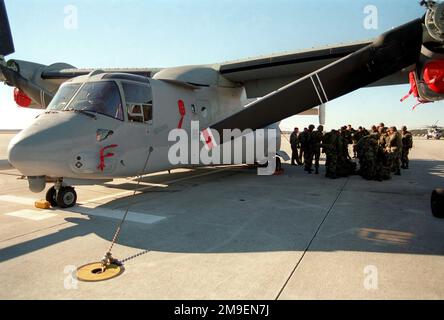 Left side front view medium shot of a US Marine MV-22 Osprey tilt rotor aircraft as Marines from Bravo Company, 8th Marine Regiment, 1ST Battalion, 2nd Marine Division, gather at the rear of the plane. This Image was shot at Marine Crops Air Station New River, Jacksonville, North Carolina. Base: Mcas, New River State: North Carolina (NC) Country: United States Of America (USA) Stock Photo