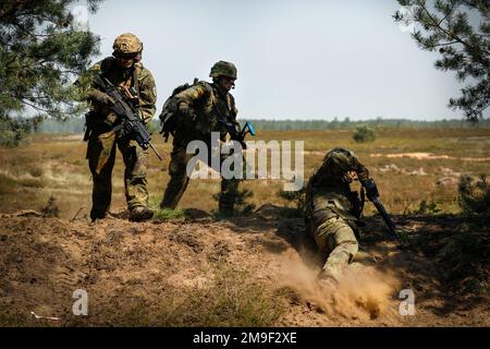 German soldiers assigned to the 212th Panzergrenadier Battalion, 21st Panzer Brigade, 1st Panzer Division, run to cover during a live-fire exercise as part of Defender Europe at Oberlausitz Training Area, Germany, May 19, 2022. Defender Europe 22 is a series of U.S. Army Europe and Africa multinational training exercises in Eastern Europe. The exercise demonstrates U.S. Army Europe and Africa’s ability to conduct large-scale ground combat operations across multiple theaters supporting NATO. Stock Photo