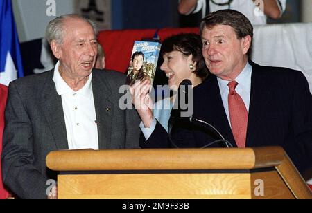 At the Museum of Aviation, Jim Lehrer receives a video of 'God is My Co-Pilot' from GEN Robert Scott of WWII Flying Tiger fame. Base: Warner Robins Air Force Base State: Georgia (GA) Country: United States Of America (USA) Stock Photo